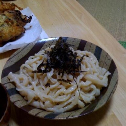 初めて手打ちうどん作って見ました(*^^*)
楽しみながら作れるのもいいですね☆またチャレンジします♪